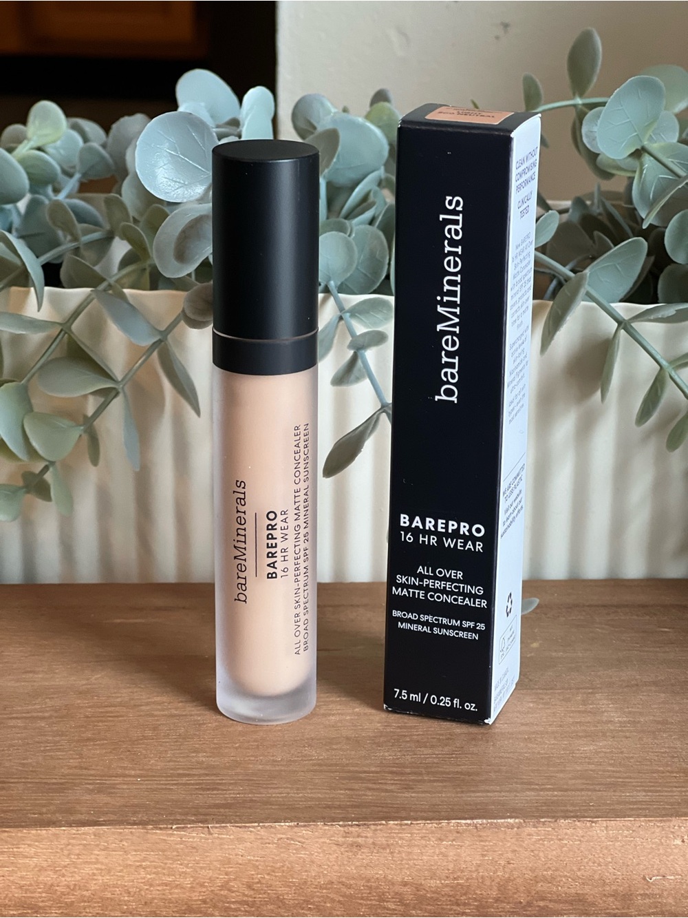bareMinerals BAREPRO Matte Concealer - Light Beige